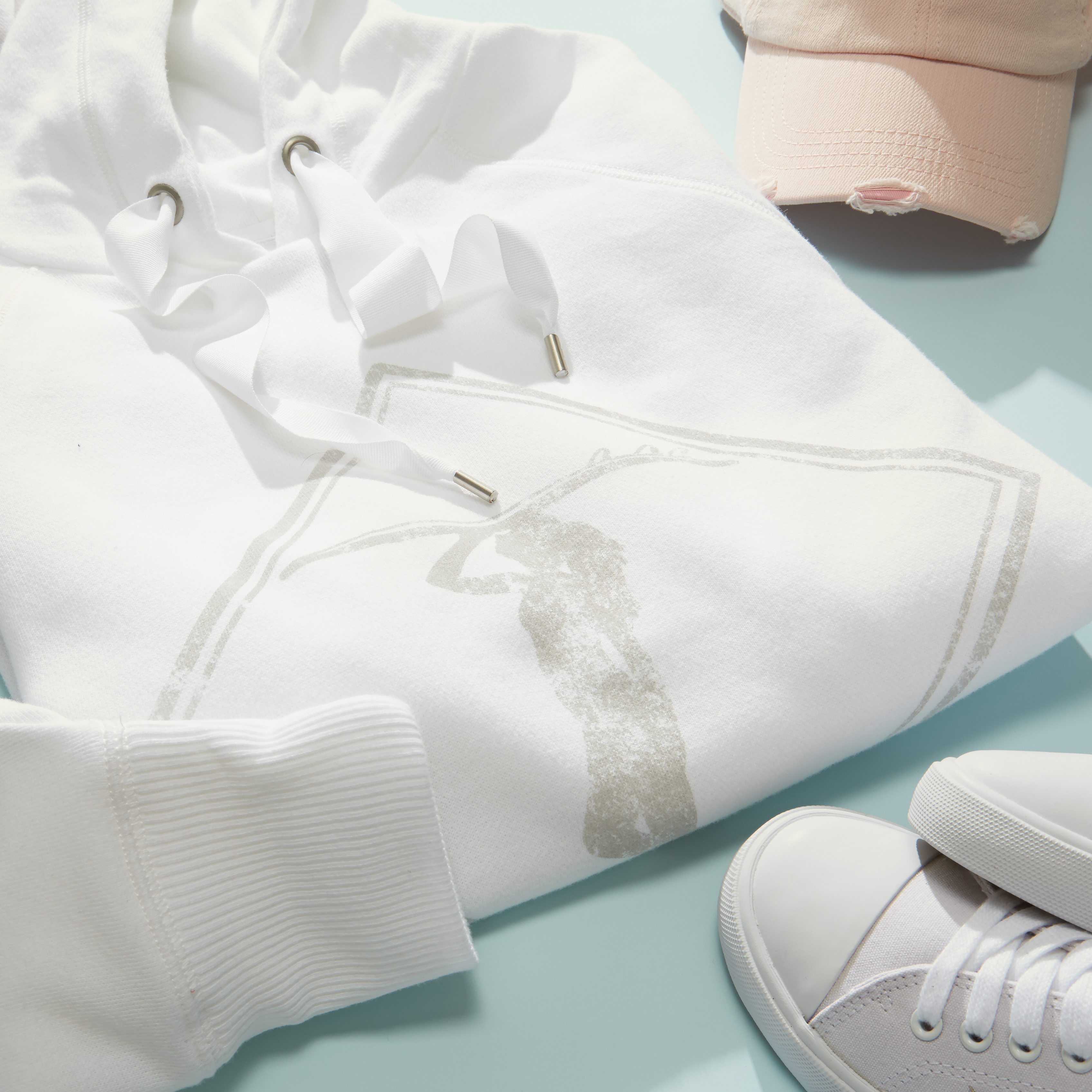 STYLIST’S PICKS: RETRO PRETTY & BEACH FLEECE