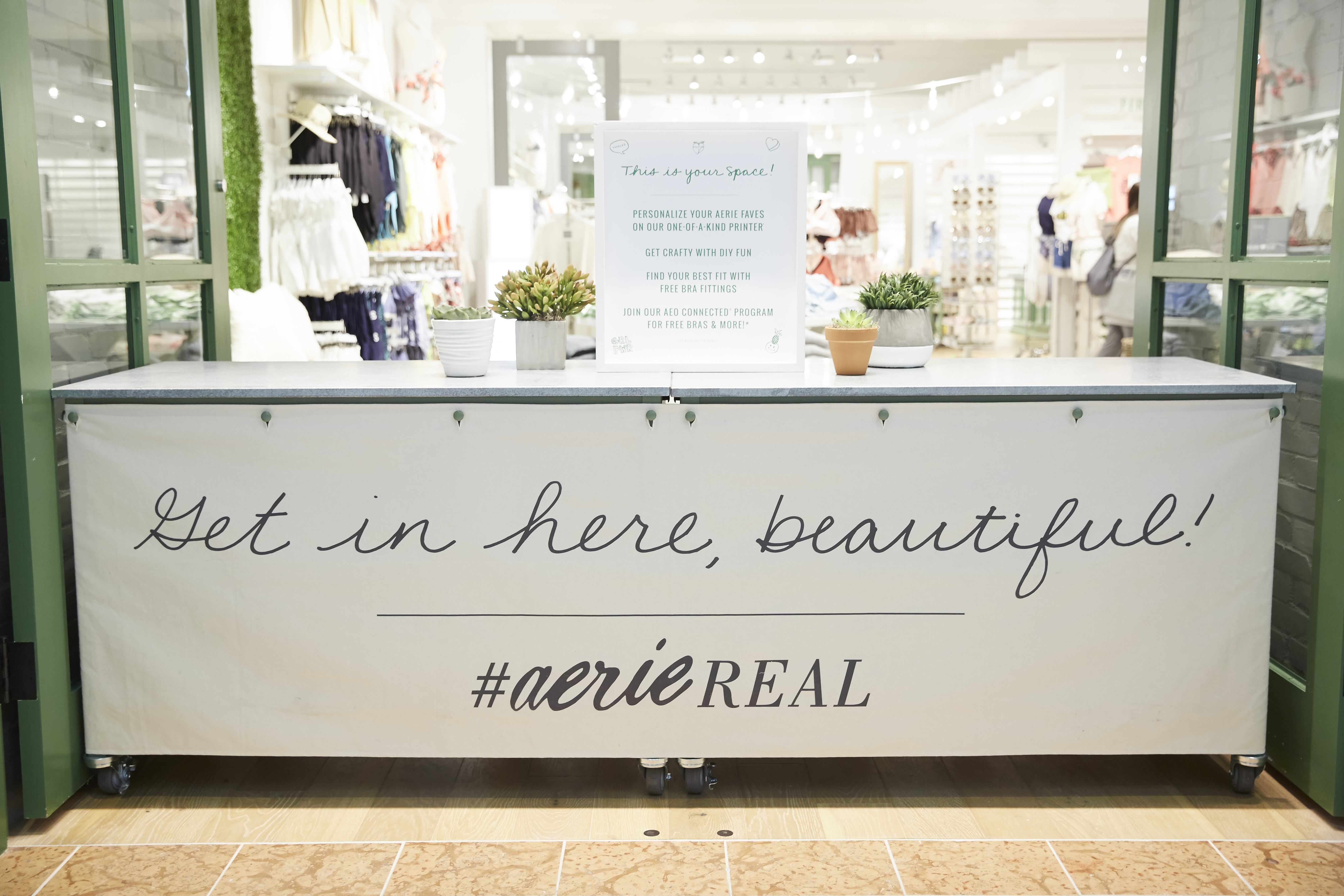 Introducing... An All-New Aerie Store Design!