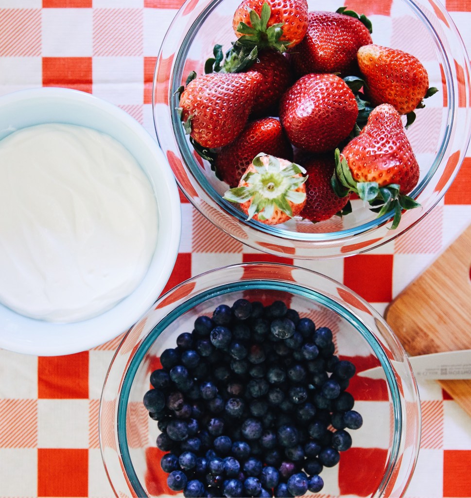 How to: Frozen yogurt berry bites