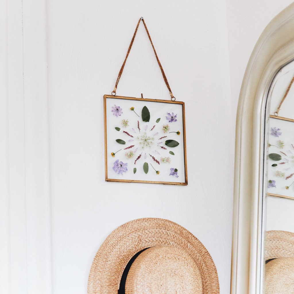 How to: Pressed flower wall art