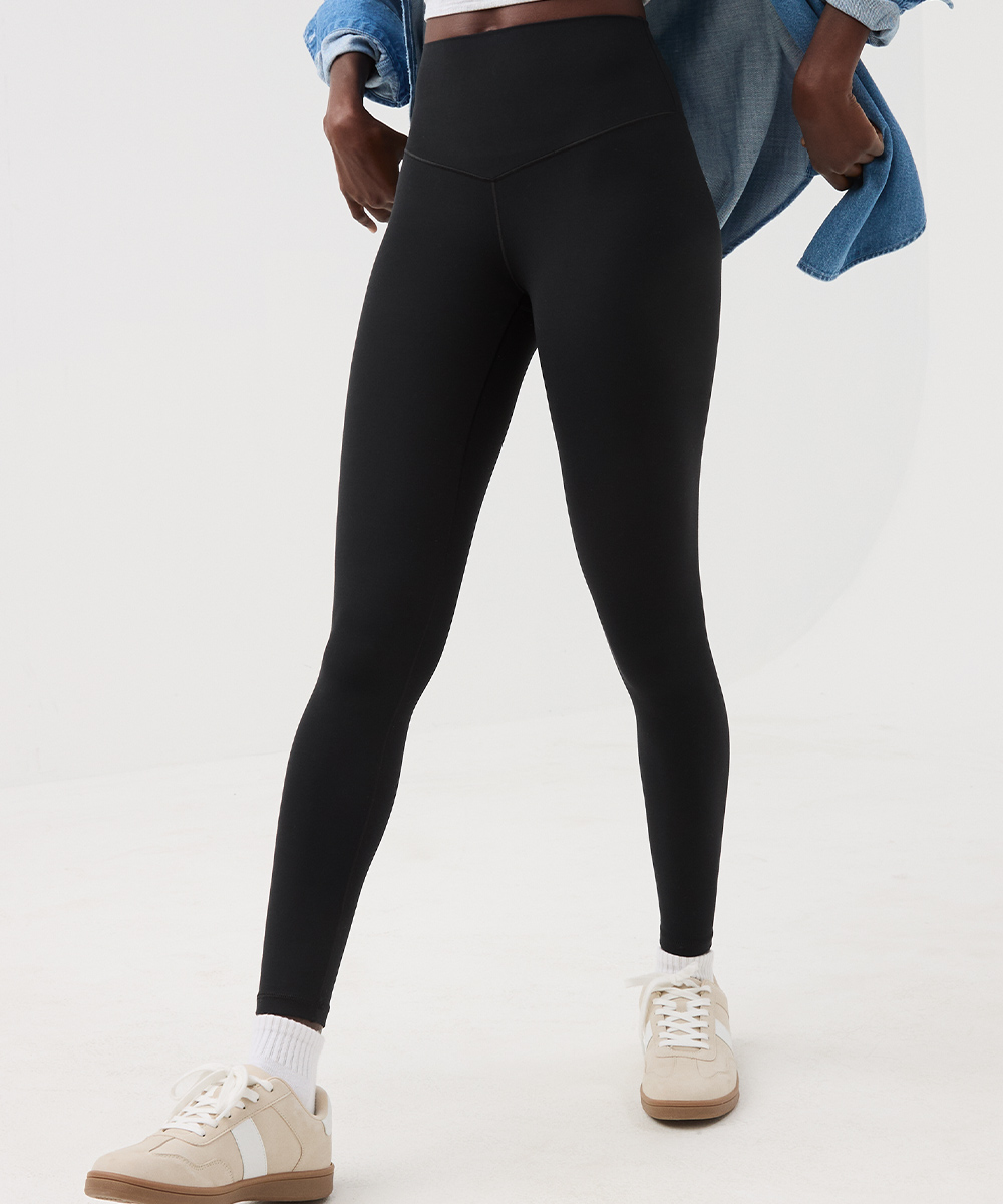 Black Aerie leggings paired with a denim top.