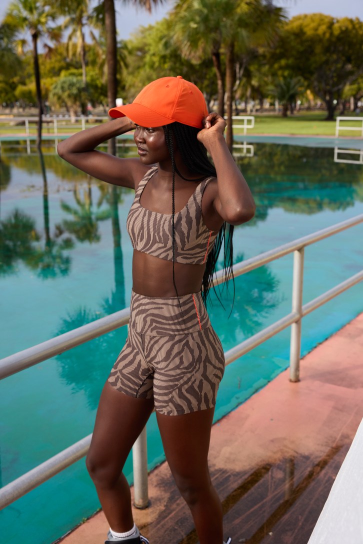 Woman wearing an activewear set.