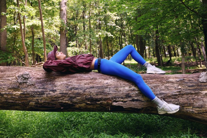 Woman wearing OFFLINE by Aerie leggings on a hike.