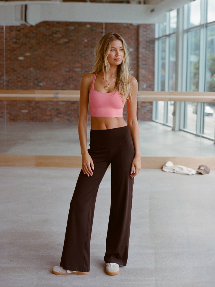 Woman wearing wide leg Aerie leggings.