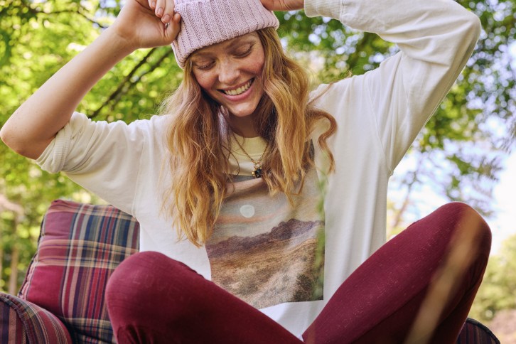 Woman wearing a long sleeve T-shirt and leggings.
